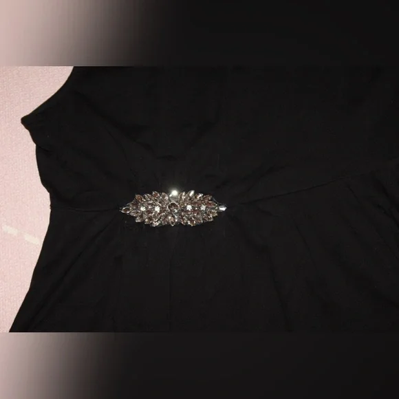 Express Women’s Sleeveless Blouse Rhinestone Brooch Accent Large Peplum - Picture 2 of 4